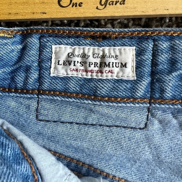 Levi's Light Blue High Rise Women's Jeans - Picture 3 of 8